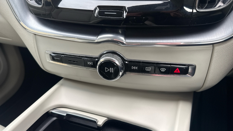 Volvo Xc60 2.0 D4 Momentum 5dr AWD Geartronic Diesel Estate